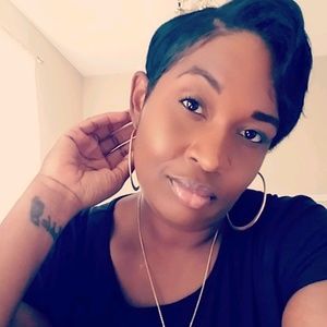 Meet your Posher, Ronecia